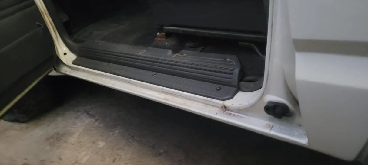 Nissan Patrol Y60 SWB 1994 – Short Wheelbase Classic Off-Roader