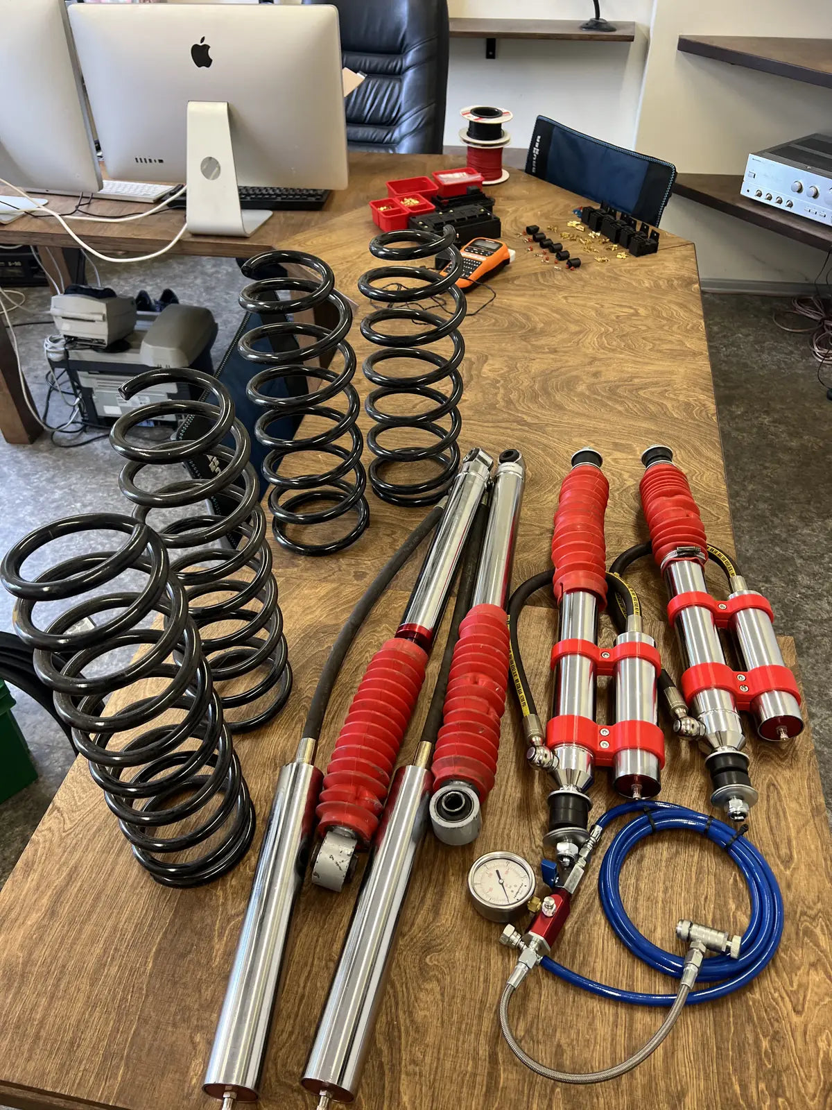 Adjustable off-road shocks reservoir design detail