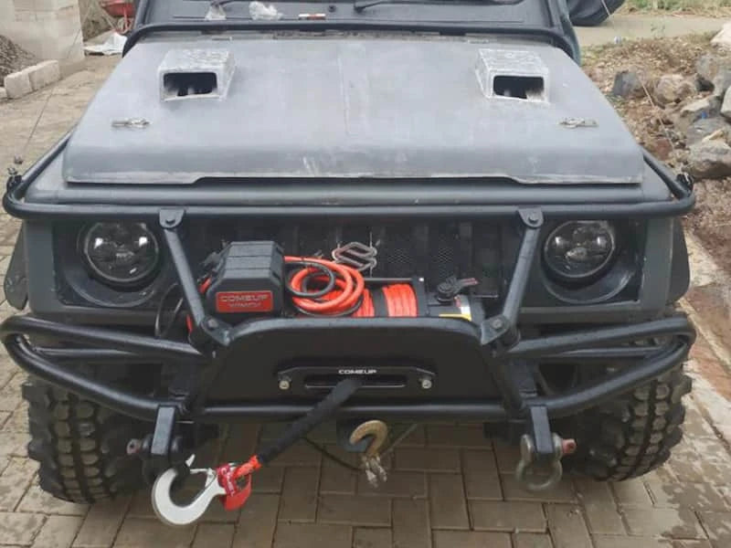 ComeUp GIO winch installed on Suzuki Samurai – front installation view