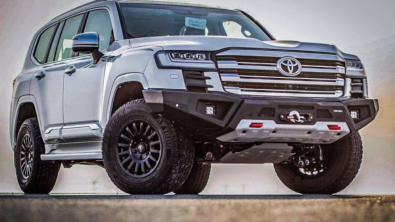 Land Cruiser 300 equipped for overland use | FastMotion