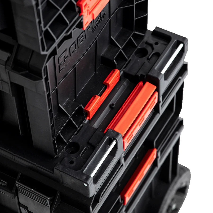 Qbrick ONE 2.0 multi adapter platform – connector close-up