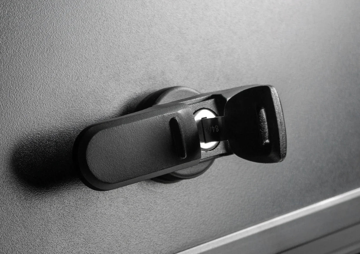 Volkswagen Amarok 2023 double cab canopy lock and key system