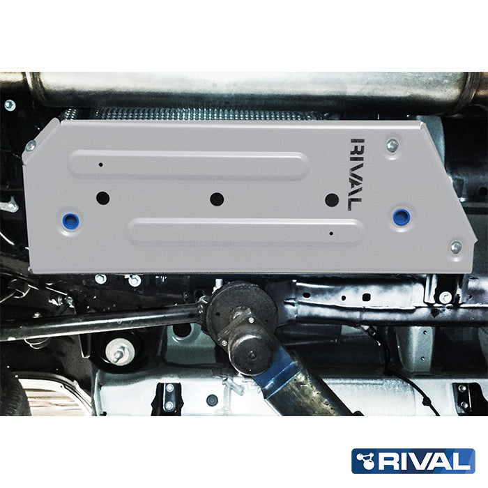 Toyota Land Cruiser 300 – Fuel Tank RIVAL 4x4 fuel tank skid plate – underbody protection installed view