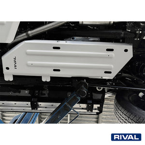 Toyota Land Cruiser 250 – Fuel Tank RIVAL 4x4 fuel tank skid plate – underbody protection detail view