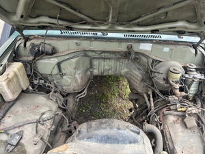 Toyota Land Cruiser 70 1986 SWB green black interior steering close-up