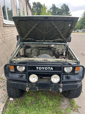 Toyota Land Cruiser 70 1986 SWB green black exterior front three-quarter view