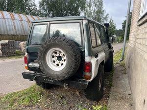 Toyota Land Cruiser 70 1986 SWB green black exterior rear close-up
