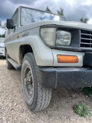 Land Cruiser 79 front right close-up