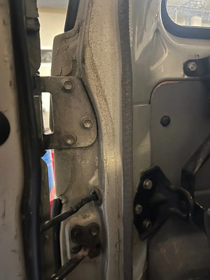 Land Cruiser 79 hinges – door hinge detail