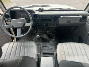 Land Cruiser 79 interior front – dashboard and seats