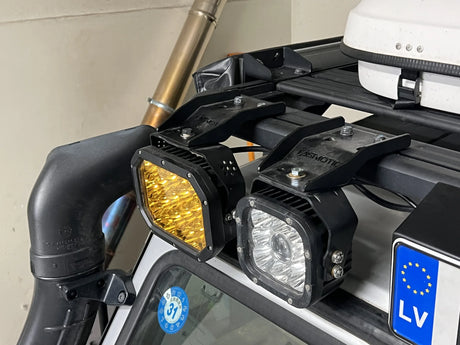 Overland-G roof front number plate relocation kit installed on G-Class roof rack view 4